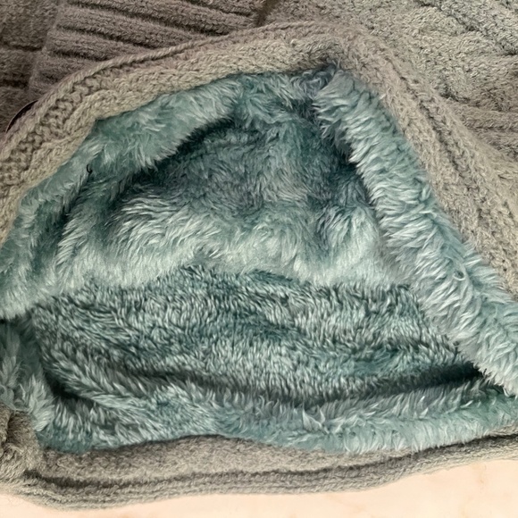 - UGG Sweather Weather Vintage Green  Fleece  pom pom hat infinity scarf set NWT - Picture 5 of 6